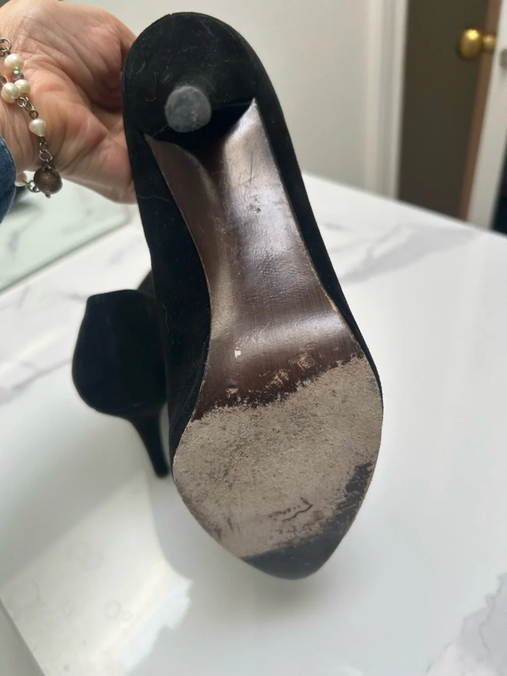 Stuart Weitzman Black Suede Pointed Toe Pumps size 6M - Picture 5 of 9